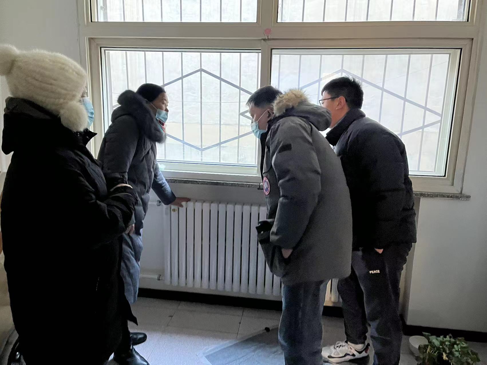 图10：供热运行部职员上门排查缘故原由.jpg