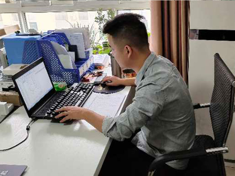 【双节奋战举行时（二）】同心协力挑重担  施工一线加速干！(图2)