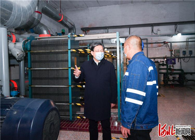 王东峰在石暗访检查供暖事情：时刻体贴民生冷暖(图3)