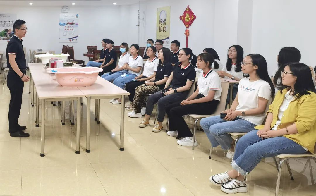 粽情端午|必威官方首页官网举行“浓情端午粽飘香”主题运动(图2)