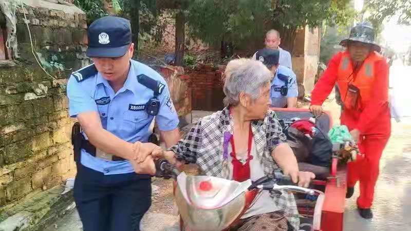 河南抗洪救灾中的“必威官方首页官网”力量(图2)