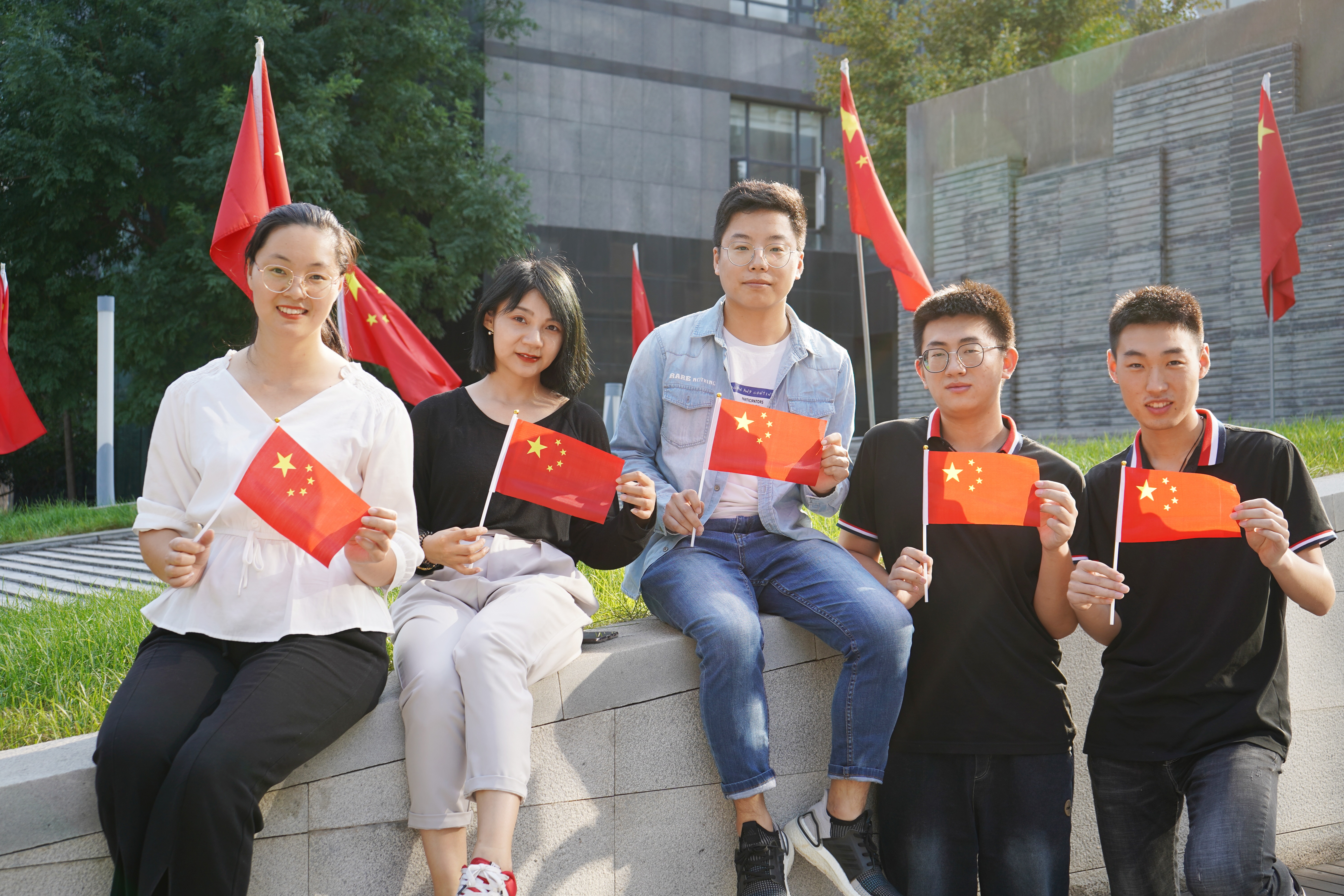 我和国旗合个影丨来自必威官方首页官网人的批注(图4)