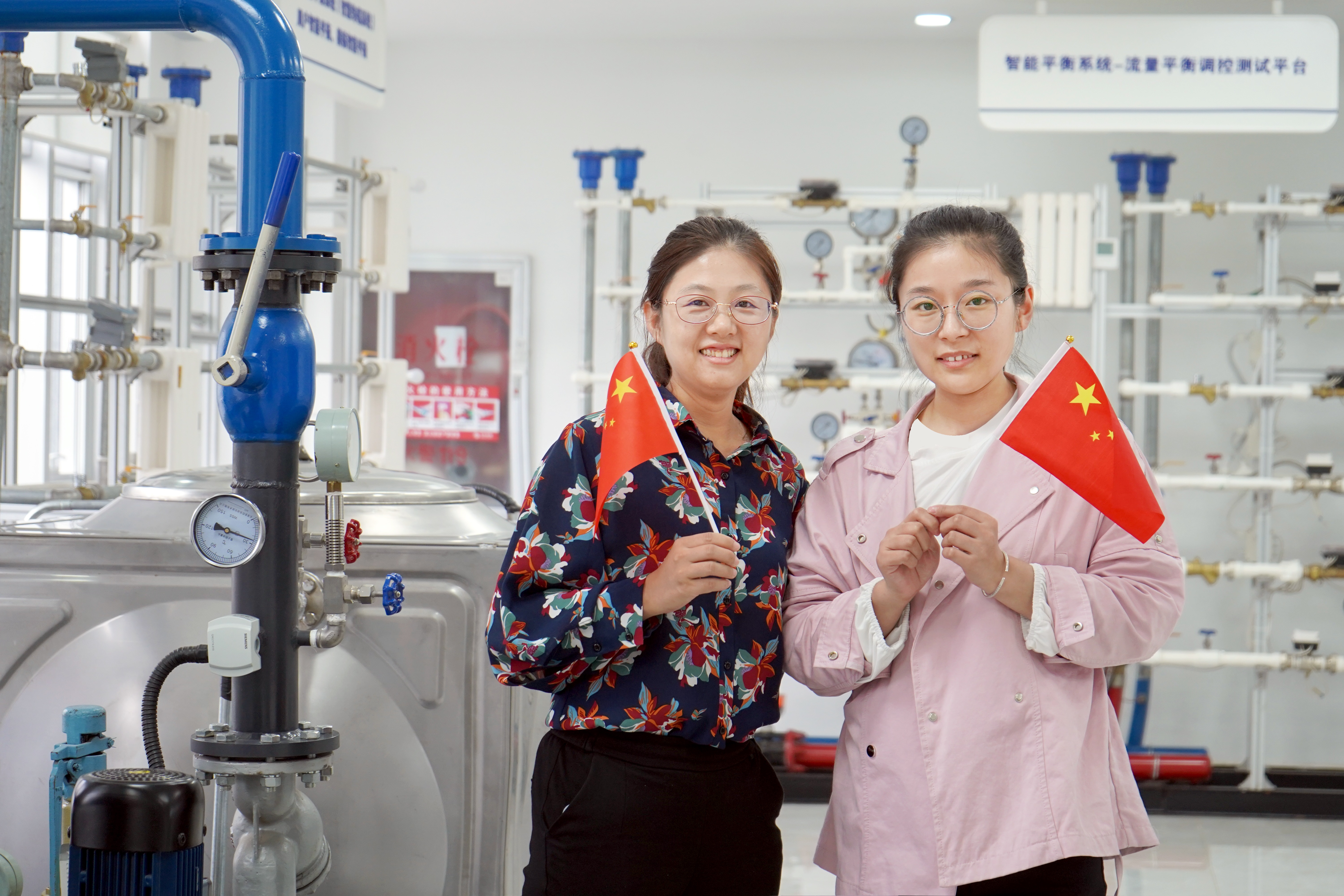 我和国旗合个影丨来自必威官方首页官网人的批注(图17)