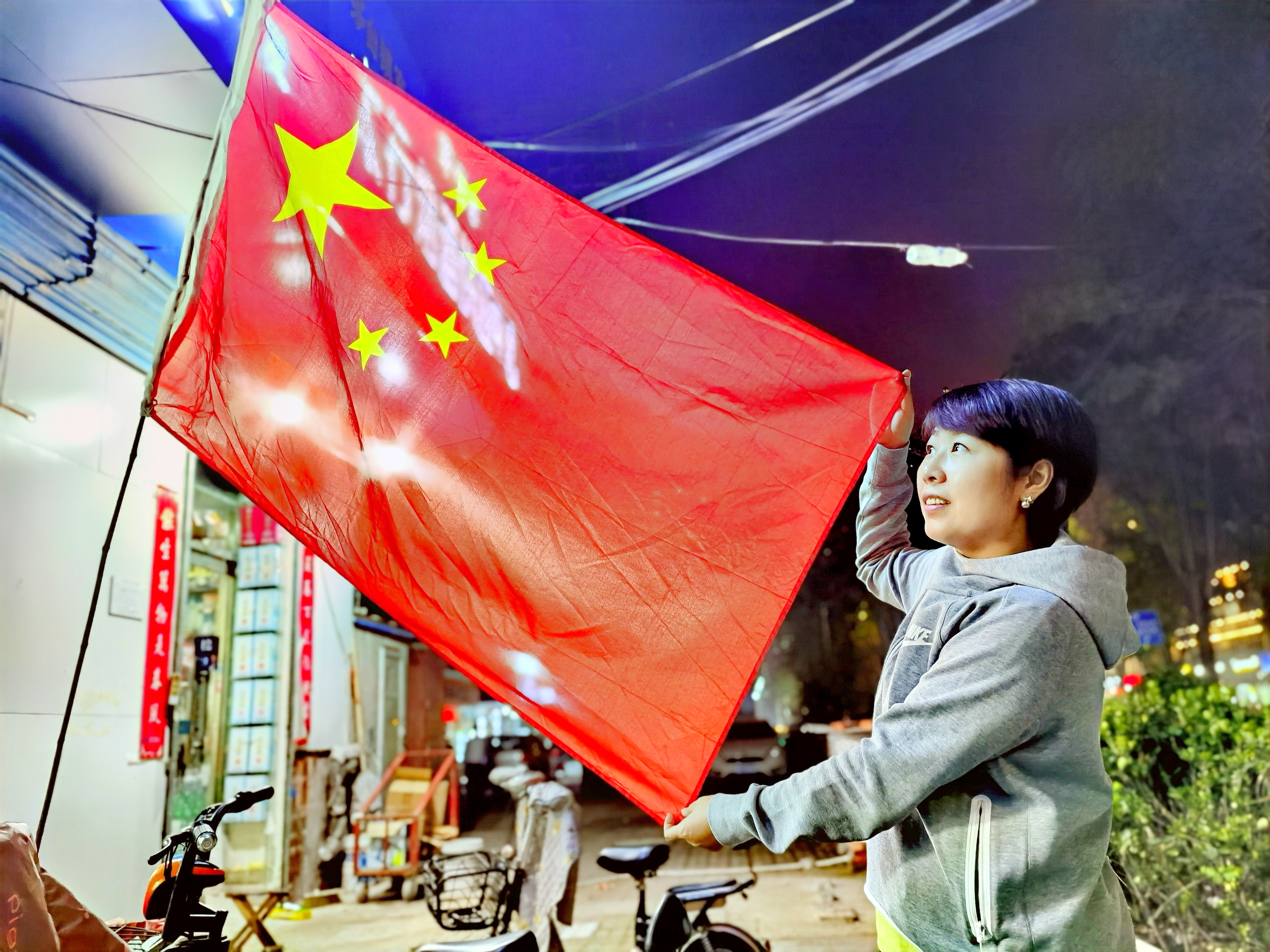 我和国旗合个影丨来自必威官方首页官网人的批注(图24)