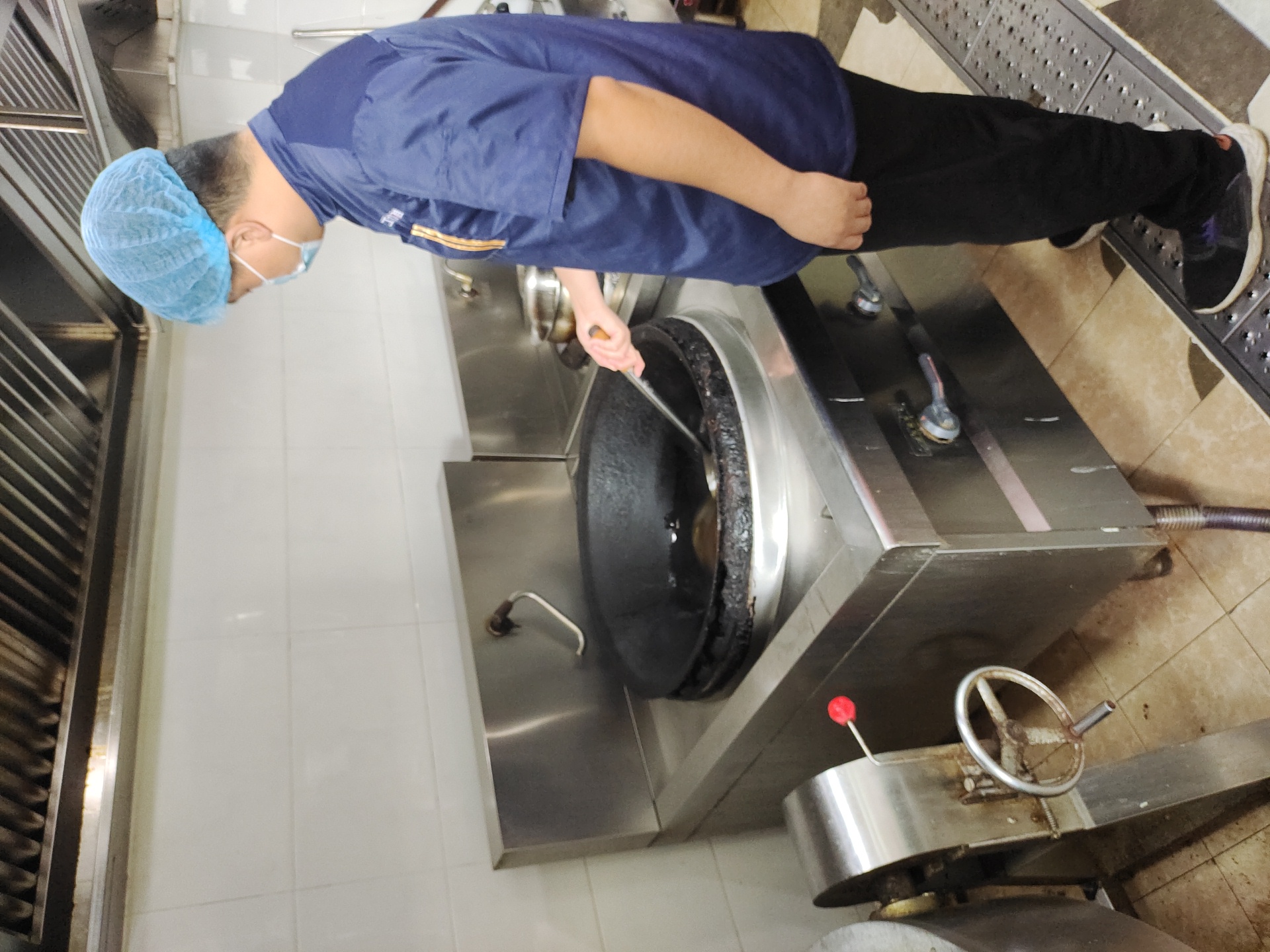 【国庆坚守，，，，，，，现在我在岗】必威官方首页官网人全力备战今冬供暖（二）(图16)