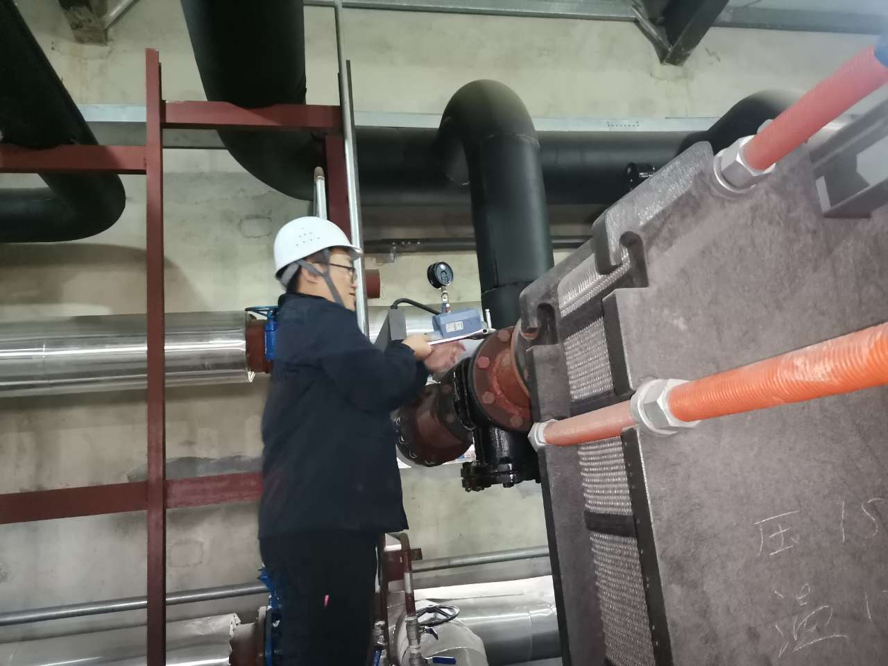 【国庆坚守，，，，，，，，现在我在岗】必威官方首页官网人全力备战今冬供暖（三）(图7)